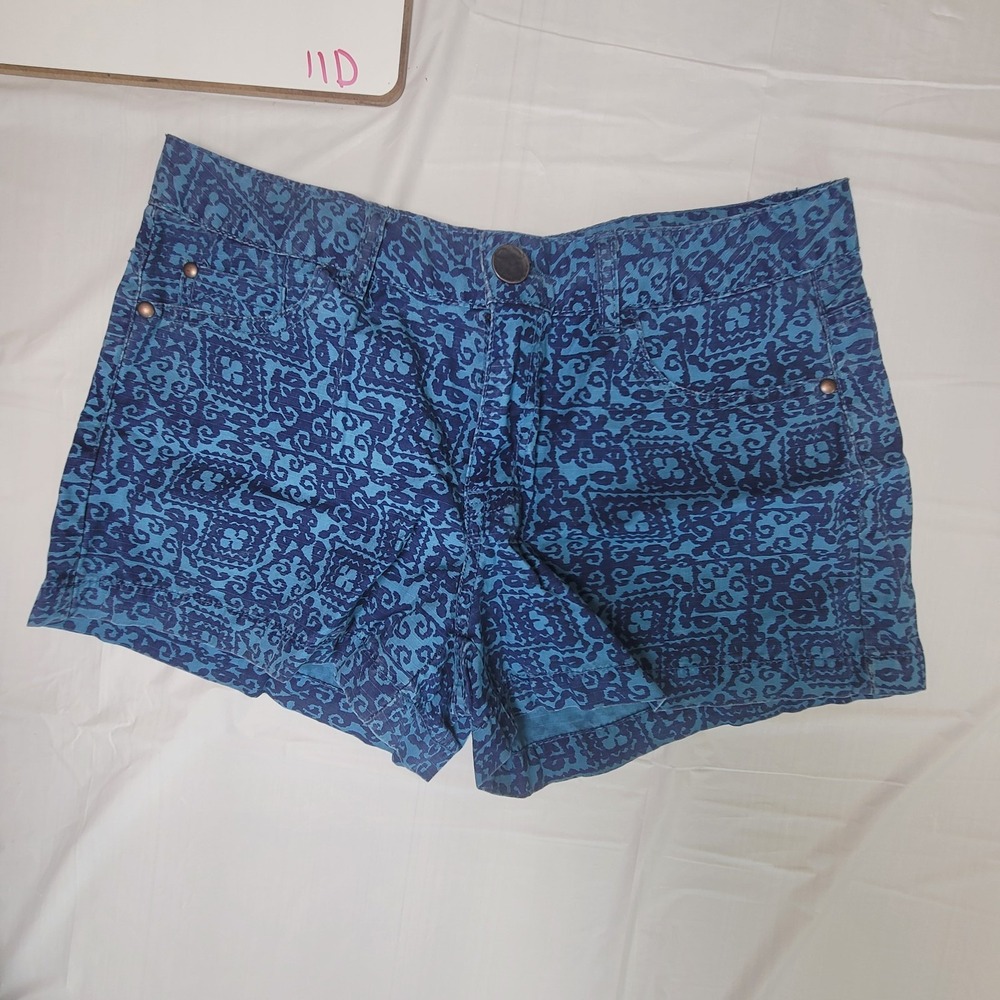 Womens Inked & Faded Shorts.  3' inseam.  Light/Dark Blue‎ Pattern.  Size 6